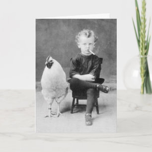 Carte Vintage Garçon à fumer assis à côté d'un poulet