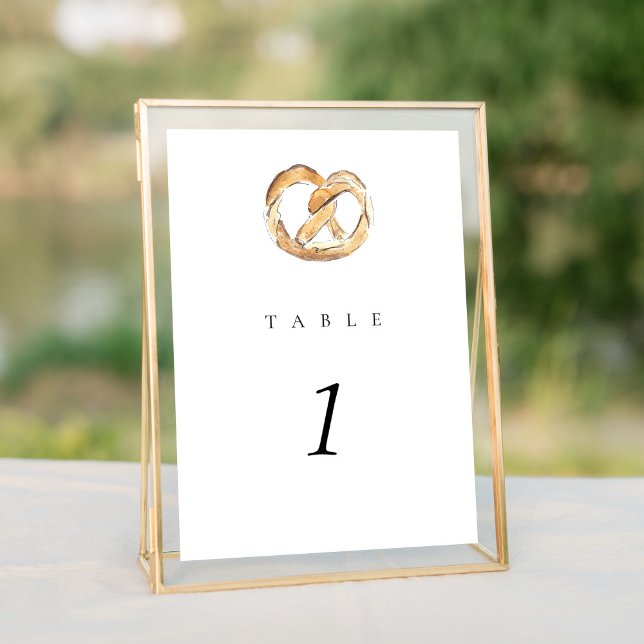 Carte Watercolor Soft Pretzel 5x7" Mariage Numéro de tab (Watercolor pretzel New York City Skyline wedding table number sign.)