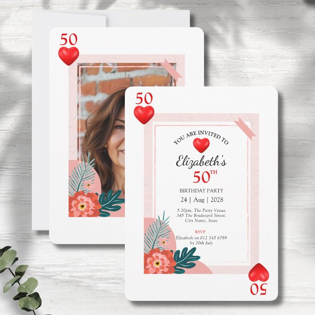Cartes de jeu Cartes 50e anniversaire Invitation d (50th birthday party invitations in playing card style on a grey wood background.)