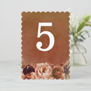 Cartes de numéro de table en terre cuite et herbe 