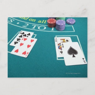 Cartes et jetons sur la table de pari