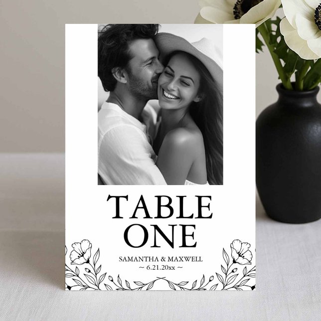 Cartes numériques de la table de photos Mariage no (Black and white wedding photo table number card with line art by Victoria of Do Tell A Belle)