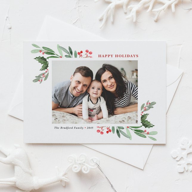 Cartes Pour Fêtes Annuelles Aquarelle Holly Green Photo Joyeux Vacances (Customizable photo holiday postcard featuring watercolor red winterberry and greenery)