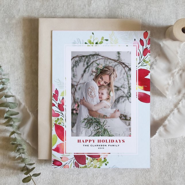 Cartes Pour Fêtes Annuelles Aquarelle rouge Fleurs de Noël Photo (Customizable photo holiday card featuring watercolor red red poinsettia and greenery)