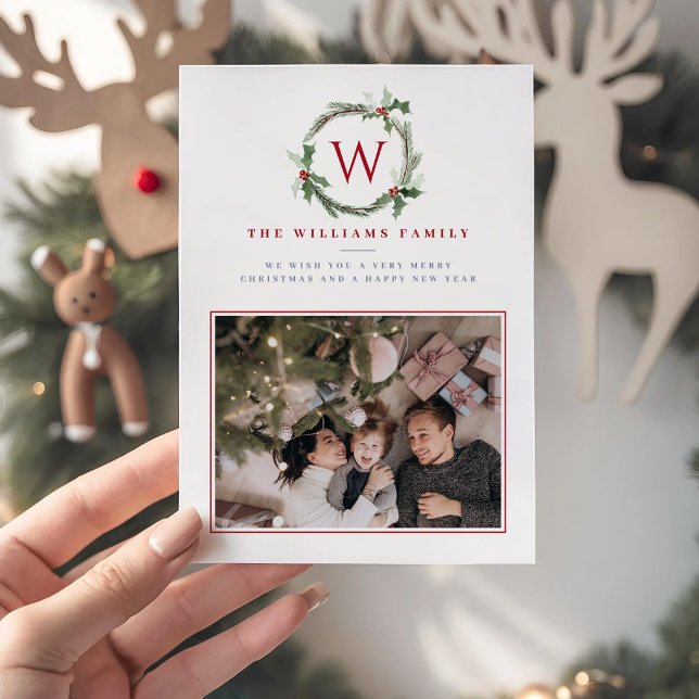 Cartes Pour Fêtes Annuelles Baies de Noël rouge foncé Wreath Holly Monogramme (Créateur téléchargé)