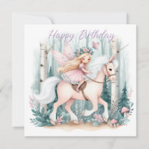 Belle fille de fée à cheval dans une forêt enchant