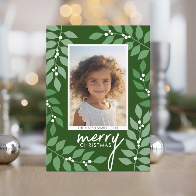 Cartes Pour Fêtes Annuelles Berries modernes branches d'eucalyptus - photo oli (A berry botanical holiday card in shades of green leaves and white berries. 1 Photo)