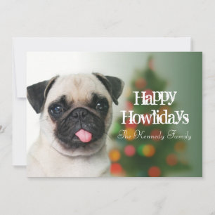Cartes Pour Fêtes Annuelles Chien carlin contre sapin de Noël avec bokeh