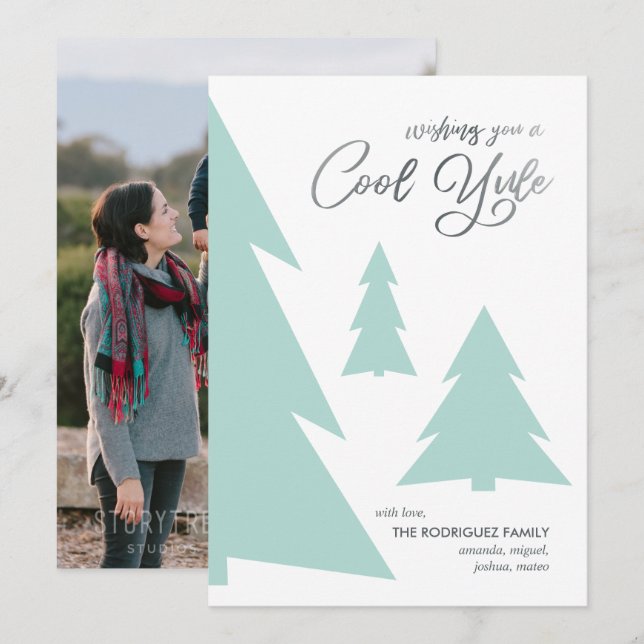 Cartes Pour Fêtes Annuelles Cool moderne Yule Script Light Green Trees Photo (Devant / Derrière)