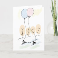 Couple libre d'esprit en randonnée à vélo ensemble