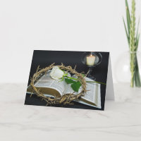 couronne et rose blanc sur la bible