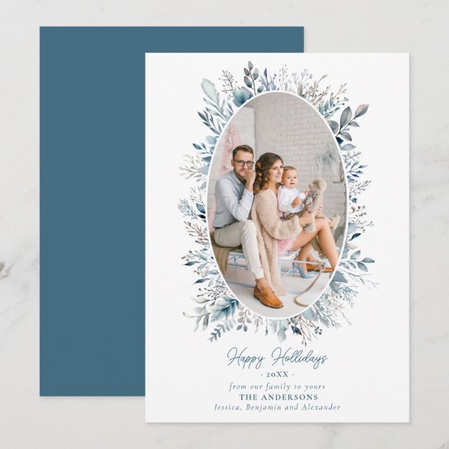 Cartes Pour Fêtes Annuelles Dusty Blue Winter Foliage Wreath Family Photo Chic (Devant / Derrière)