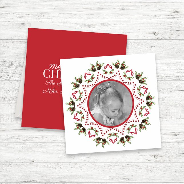 Cartes Pour Fêtes Annuelles Élégant Noël Botanique Pinecones Holly Berry (Christmas Photo Card with red and green mandala design)