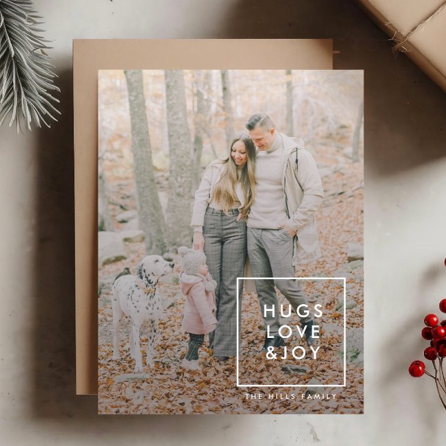 Cartes Pour Fêtes Annuelles Hugs Love et Joy | Stylish Trendy Christmas (Mark the most wonderful season with a stylish holiday card featuring your own photo)