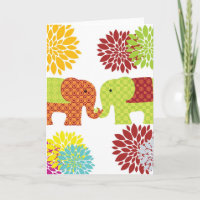 Jolis éléphants dans l'amour tenant des fleurs de