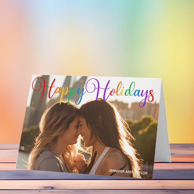 Cartes Pour Fêtes Annuelles Joyeuses vacances Rainbow Script LGBT Couple Photo (Créateur téléchargé)