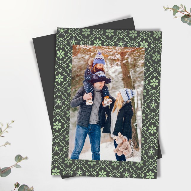 Cartes Pour Fêtes Annuelles Joyeux Noël classique Une photo Flocon de neige (Green Christmas snowflake pattern with a simple grey background. )
