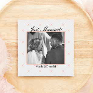 Cartes Pour Fêtes Annuelles Juste marié Pastel Peach et crème géométrique