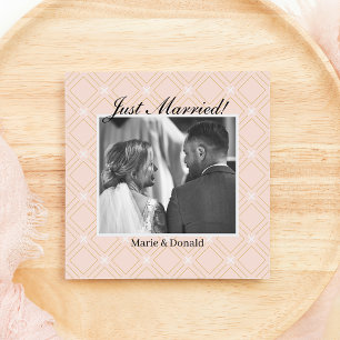 Cartes Pour Fêtes Annuelles Juste marié Pastel Peach et Gold Géométrique