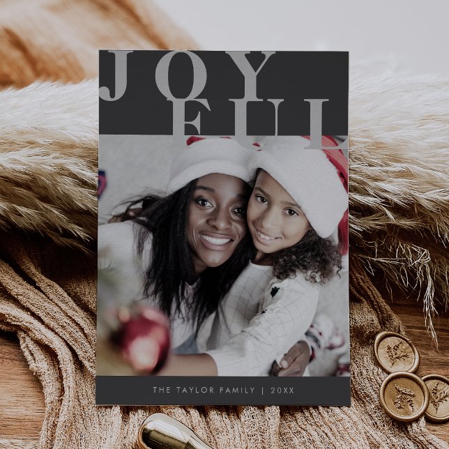 Cartes Pour Fêtes Annuelles LOTTIE Grey Photo Famille Simple Joyeux Noël (LOTTIE Gray Family Photo Simple Joyful Christmas Holiday Card)