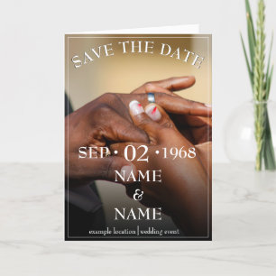 Cartes Pour Fêtes Annuelles Mains d'un couple de mariés avec alliance