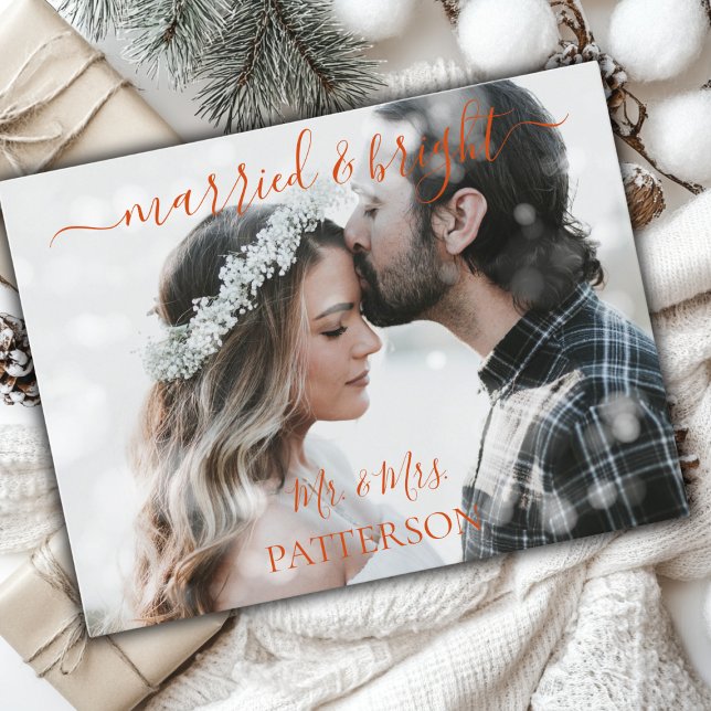 Cartes Pour Fêtes Annuelles Marié et brillant Kundenspezifische Schnee Foto (Married & Bright Kundenspezifische Schnee Foto Holiday Postcard)