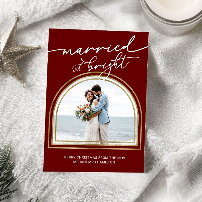 Cartes Pour Fêtes Annuelles Married & Bright Arch Holiday Wedding Announcement (Créateur téléchargé)