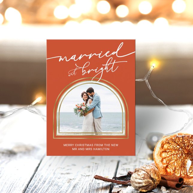 Cartes Pour Fêtes Annuelles Married & Bright Arch Holiday Wedding Announcement (Créateur téléchargé)