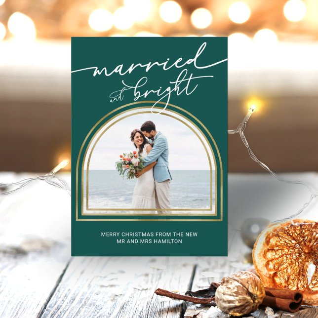 Cartes Pour Fêtes Annuelles Married & Bright Arch Holiday Wedding Announcement (Créateur téléchargé)
