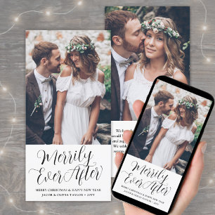 Cartes Pour Fêtes Annuelles Merrily Ever Après Les Nouveaux Mariés Photo Éléga