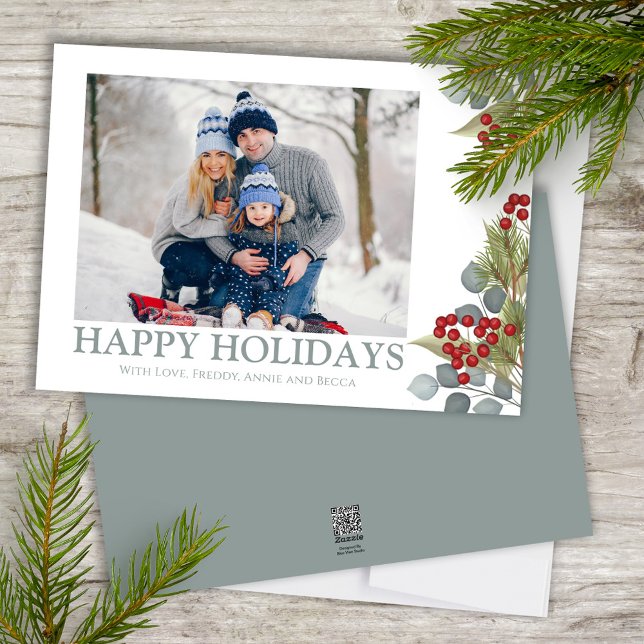 Cartes Pour Fêtes Annuelles Noël Elégant hiver Holly Berries 1 Photo (Happy Holidays photo card with blue eucalyptus and winter greenery. )