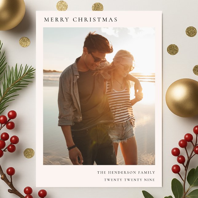 Cartes Pour Fêtes Annuelles Noël Simple informel simple photo moderne rouge (Share modern festive style with a minimalist Merry Christmas photo card by Guava)