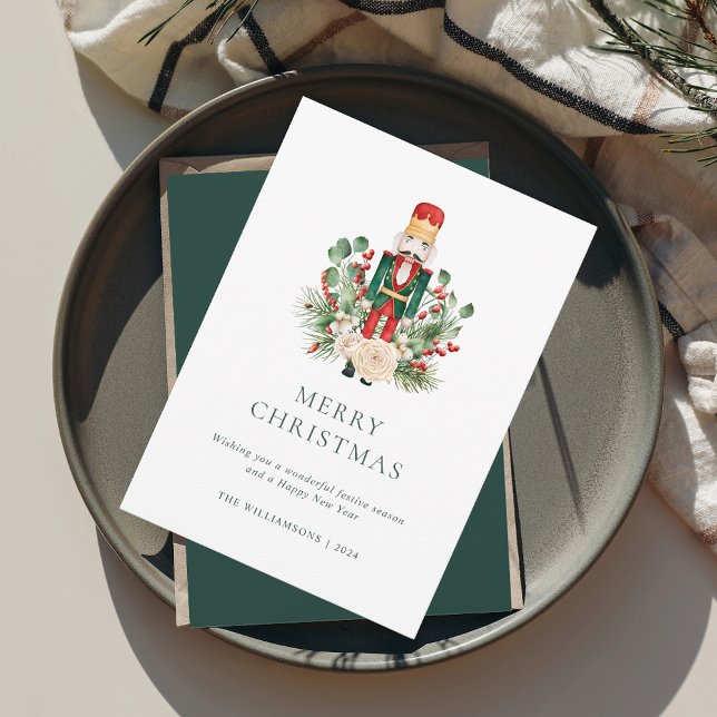 Cartes Pour Fêtes Annuelles Noisette de Noël Berries rouges Élégant (Christmas Nutcracker Holiday Elegant Modern Greeting Card)