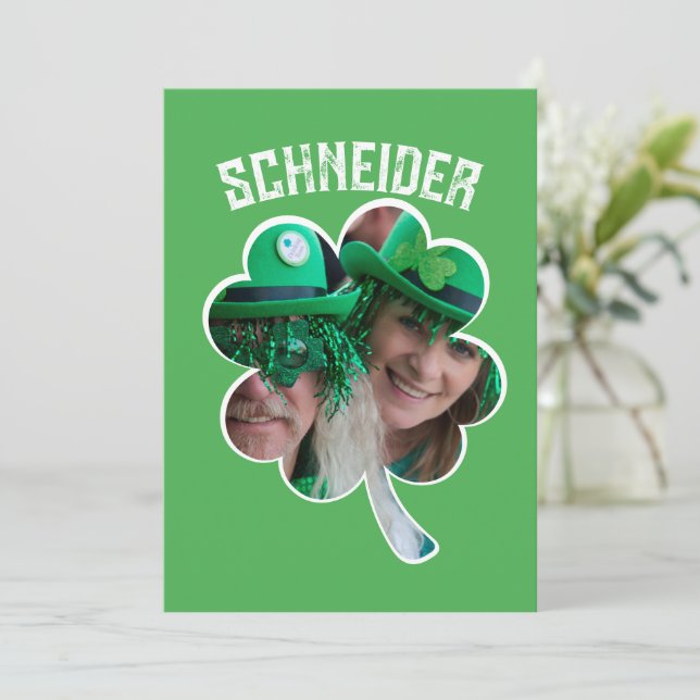 Cartes Pour Fêtes Annuelles Nom personnalisé Photo de trèfle irlandais St Patr (Debout devant)