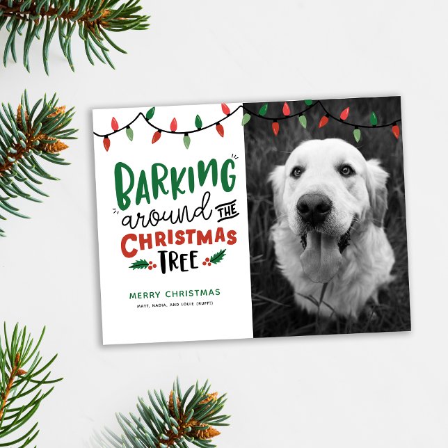 Cartes Pour Fêtes Annuelles Nourriture Autour De Noël Arbre Chien Chien Noël (Cute pet Christmas card. Barking around the Christmas tree photo holiday card shown with pine accent)