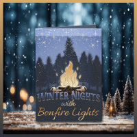 Nuits d'hiver avec lumières de feu de camp