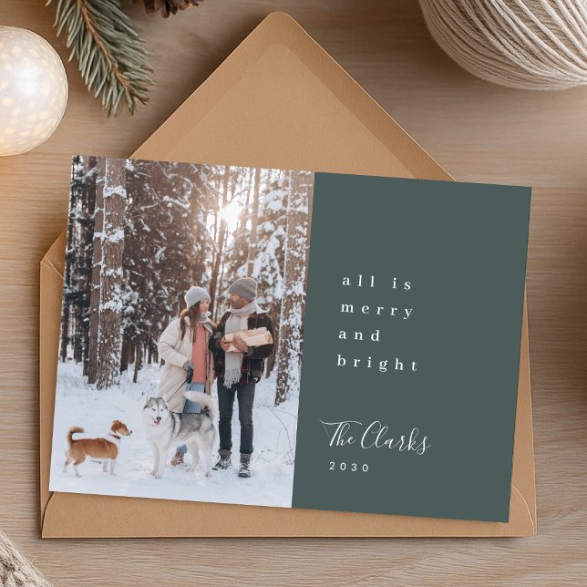 Cartes Pour Fêtes Annuelles Petit Noël Forêt Scandinave Photo verte (Personalize your minimal holiday photo card with your family name, greeting, and photo)