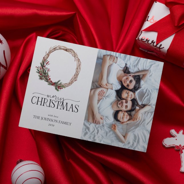 Cartes Pour Fêtes Annuelles Pine Berry Wreath Joyeux Noël Script Photo Hol (To spread some cheer this year, here's a special Christmas card for you all to enjoy!)