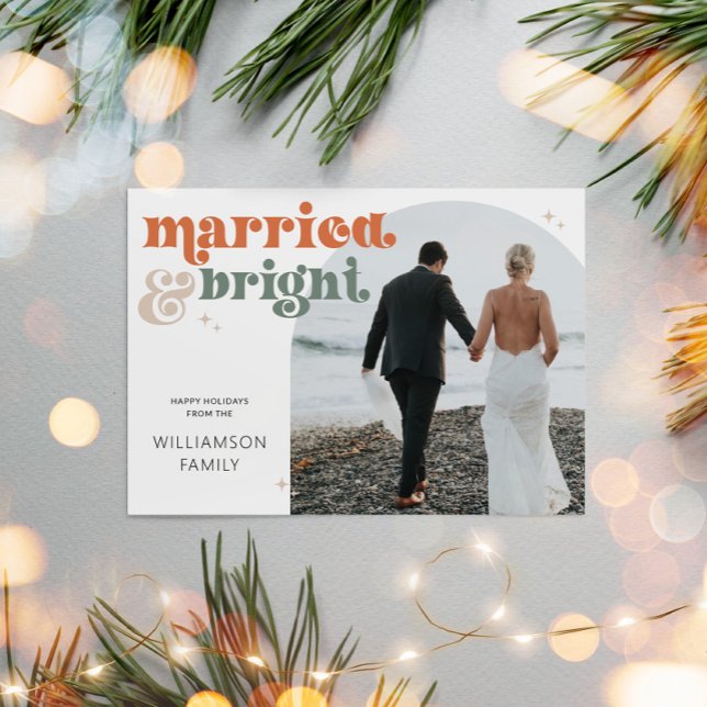 Cartes Pour Fêtes Annuelles Retro Arche nouvellement mariée Photo Mariée et br (Married & Bright Newlywed Christmas Postcard)