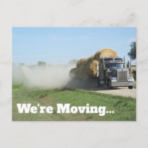 Semi-Camion Hauling Hay Moving