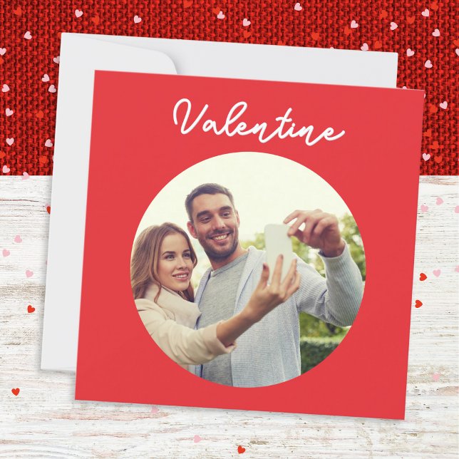 Cartes Pour Fêtes Annuelles Simple Minimal Custom Photo Rouge Saint-Valentin (A simple and modern Valentine's Day card in romantic red with custom photo)