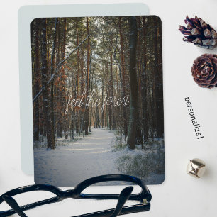 Cartes Pour Fêtes Annuelles Un sentier enneigé dans une pinède d'hiver