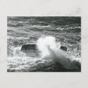 Cartes Pour Fêtes Annuelles vague océanique frappant une large roche plate en 