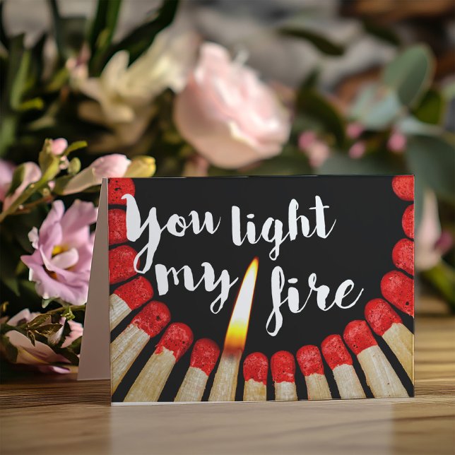 Cartes Pour Fêtes Annuelles Vous Illuminez Mon Feu Romantique Valentines (Visually impressive, a sexy yet romantic card featuring matches with luxurious red tops.)