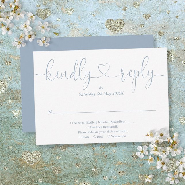 Cartons Réponse Elégant Dusty Blue Script Heart Répondre Kindly (Elegant Dusty Blue Script Heart Kindly Reply RSVP Card)