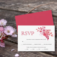 Fleurs rouges et roses et mariage de feuillage