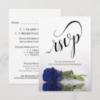 Mariage élégant avec rose bleue marine à longue ti