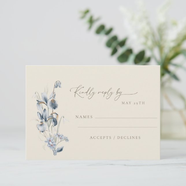 Cartons Réponse Simple Soft Blue Floral Minimalist Wedding  (Debout devant)