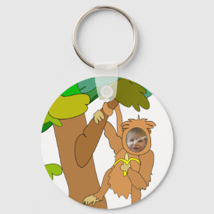Cartoon-Affe in einem Baum-kundenspezifischen Schlüsselanhänger