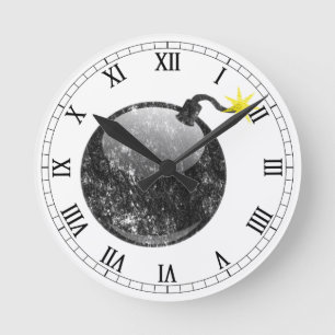 Cartoon-Briefbeschwerer-Art-Bombe Runde Wanduhr